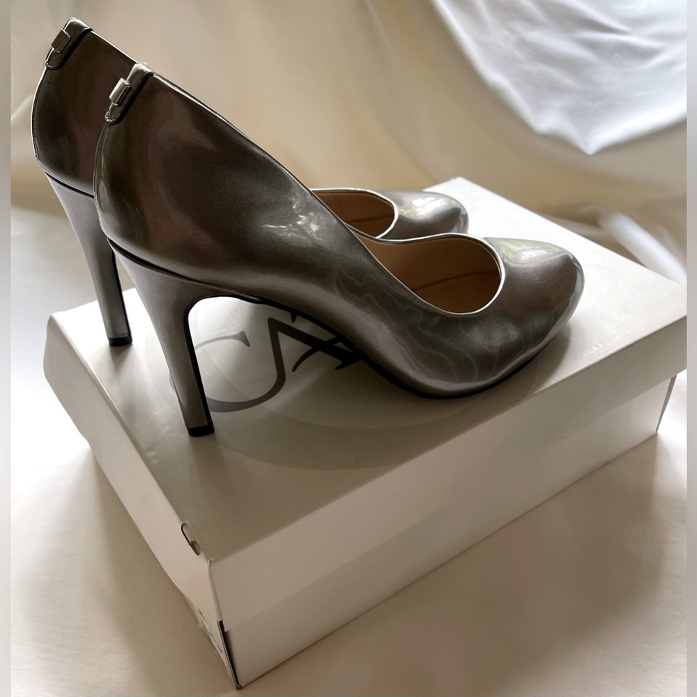 NWT (box) Cato women’s heels, size 8, silver